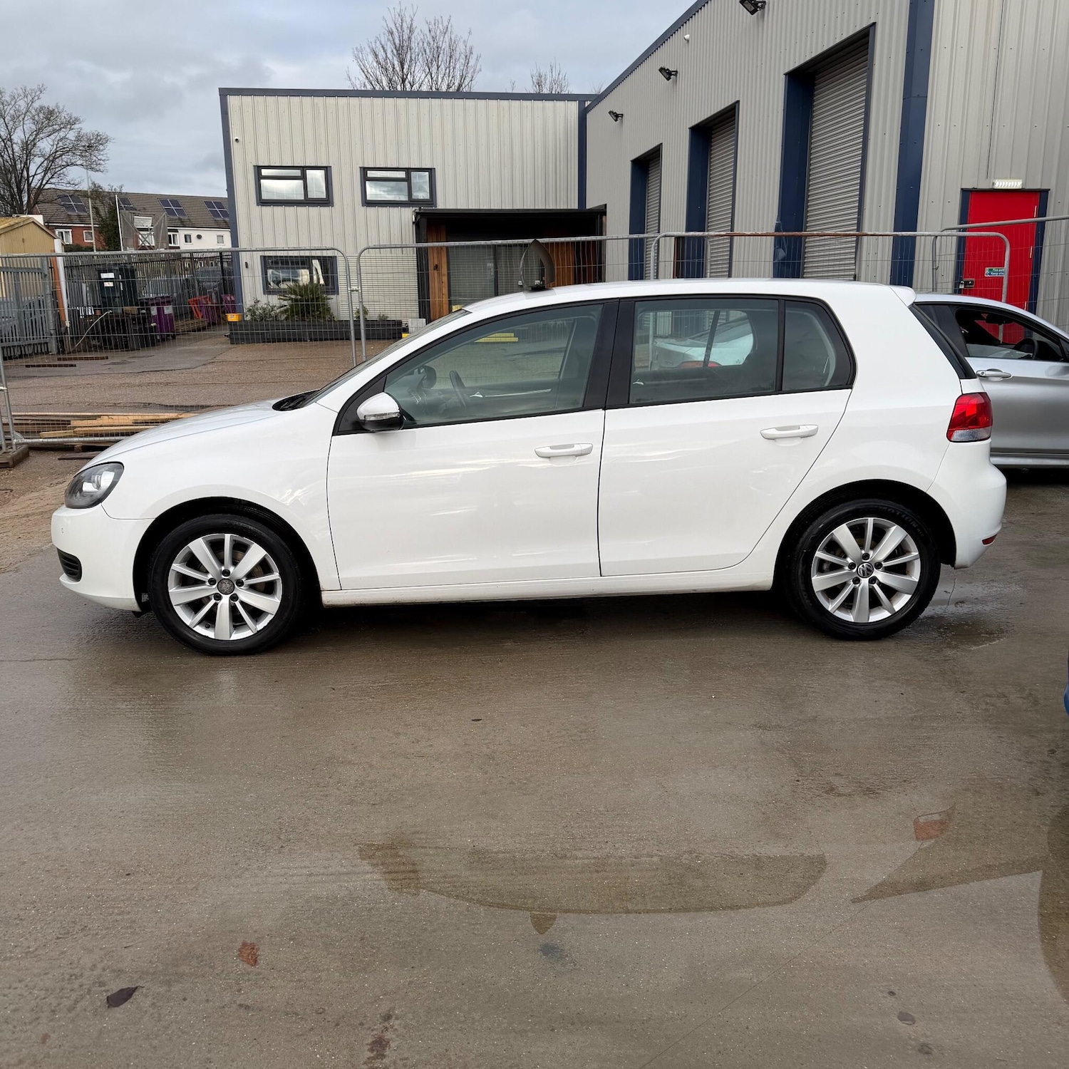 Used Volkswagen Golf 2011 for sale - 77386647: Photo 3