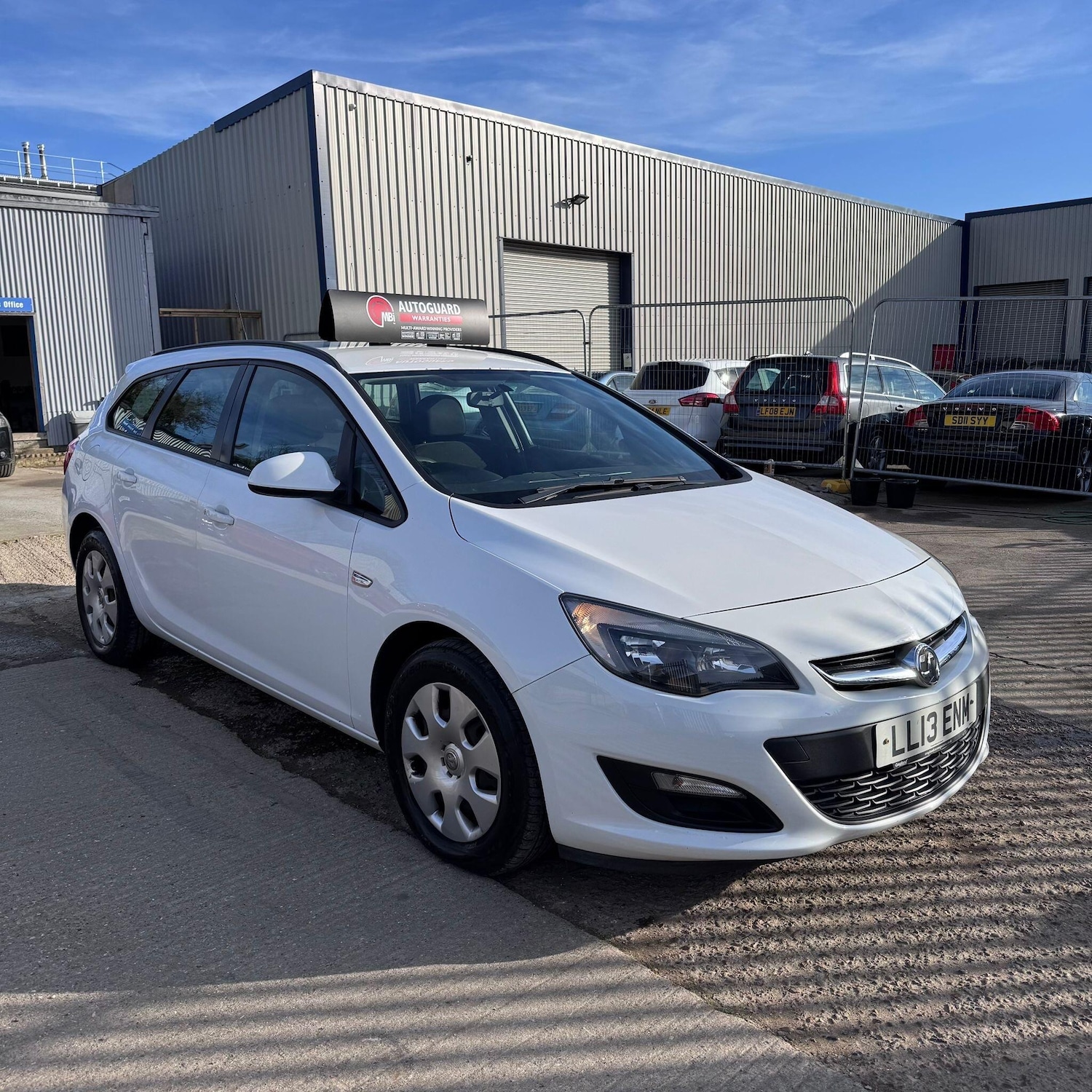 Used Vauxhall Astra 2013 for sale - 77657574: Photo 3