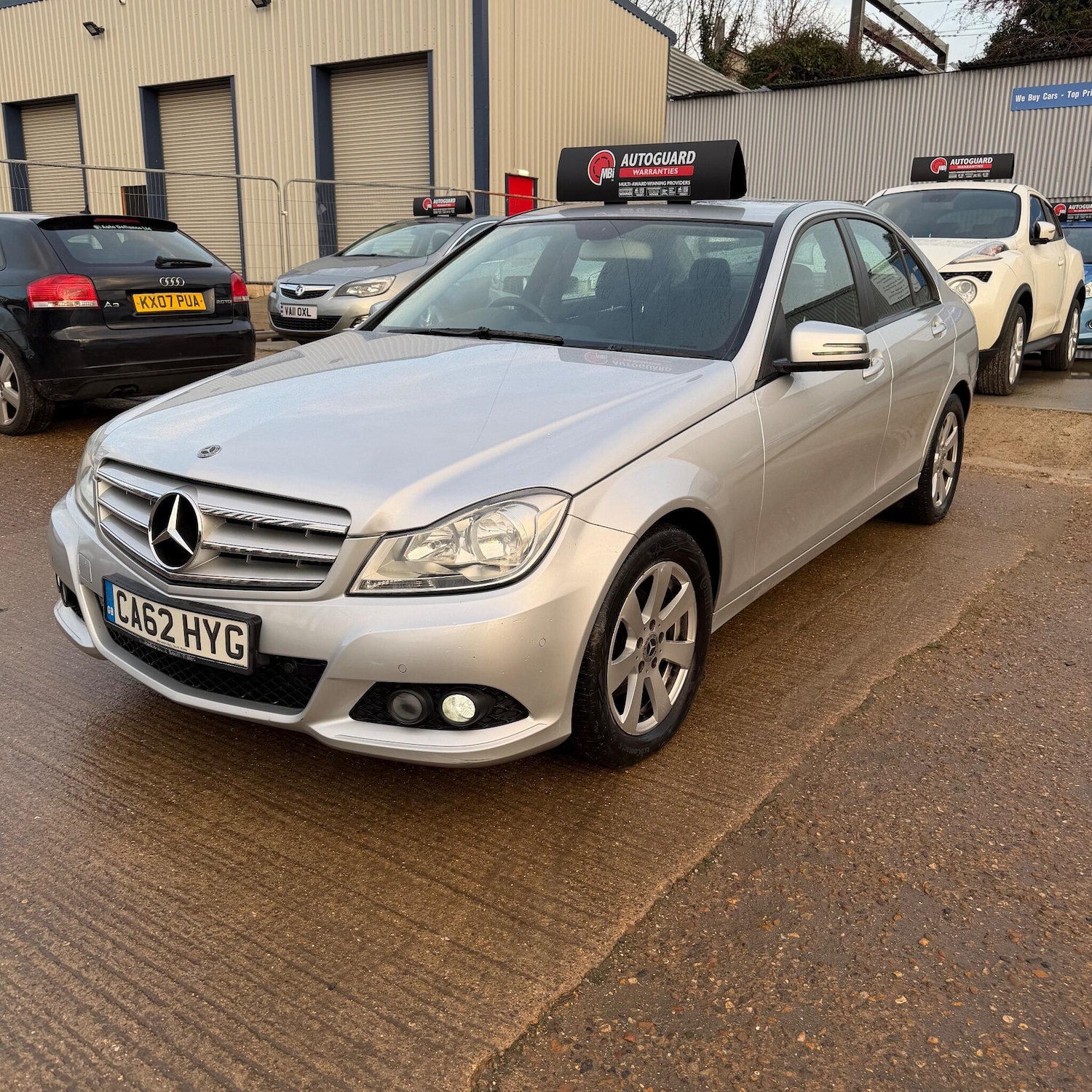 Used Mercedes-Benz C Class 2013 for sale - 77387565: Photo 2