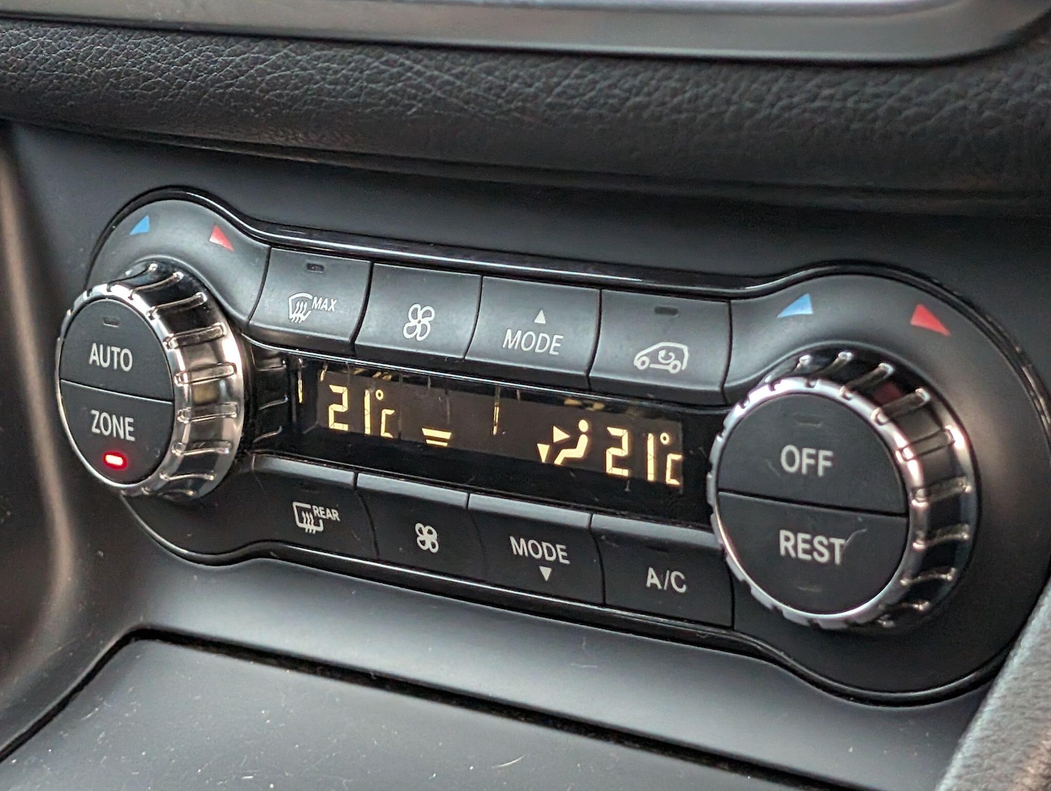 Used Mercedes-Benz CLA 2016 for sale - 76935953: Photo 32