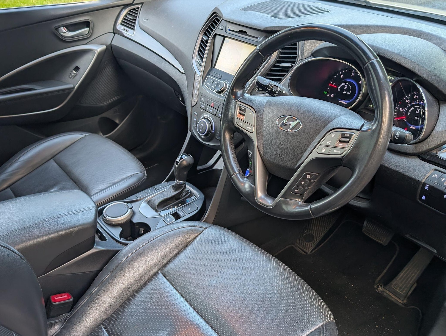 Used Hyundai Santa Fe 2015 for sale - 76397979: Photo 19