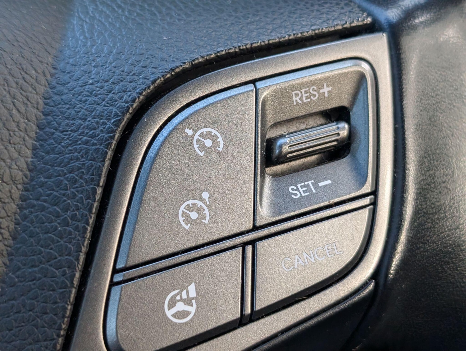 Used Hyundai Santa Fe 2015 for sale - 76397979: Photo 34