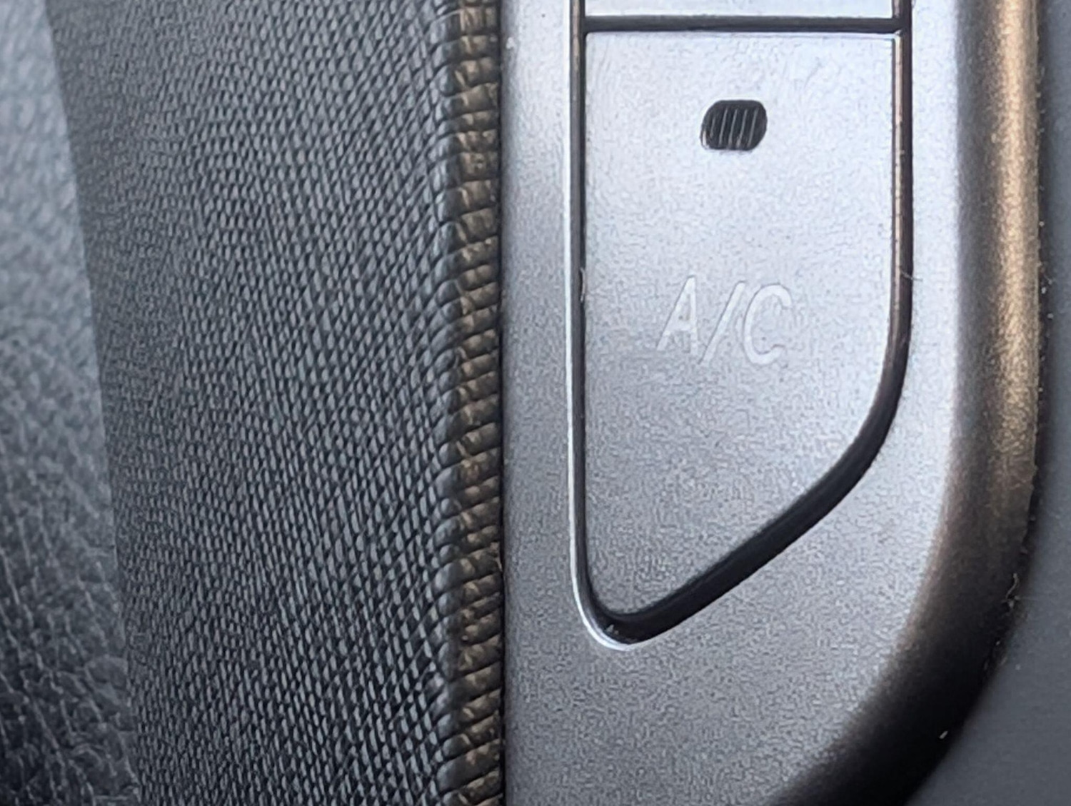 Used Hyundai Santa Fe 2015 for sale - 76397979: Photo 38