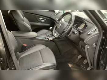 Used Renault Grand Scenic 2017 for sale - 78896735: Photo