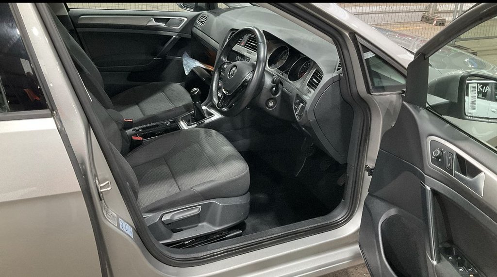 Used Volkswagen Golf 2015 for sale - 77436857: Photo 3