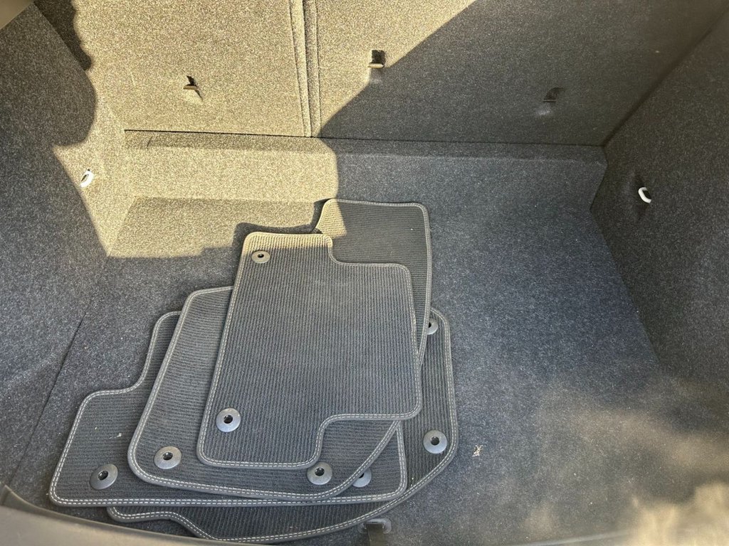 Used Volvo V40 2017 for sale - 76768634: Photo 11