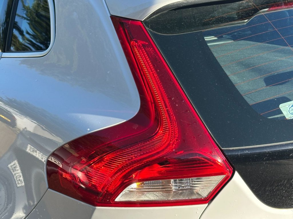 Used Volvo V40 2017 for sale - 76768634: Photo 24