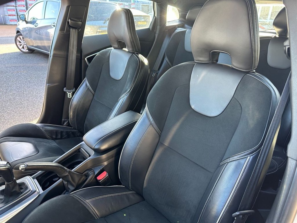 Used Volvo V40 2017 for sale - 76768634: Photo 8