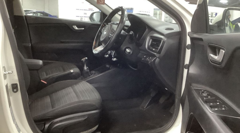 Used Kia Stonic 2018 for sale - 77287856: Photo 3