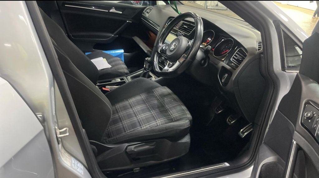 Used Volkswagen Golf 2015 for sale - 78003103: Photo 3