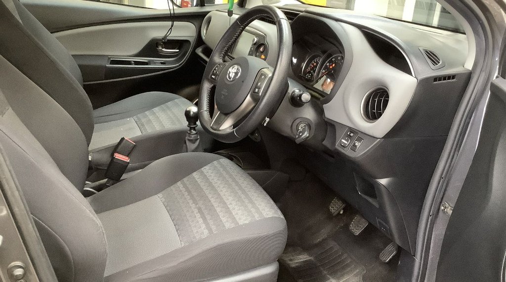 Used Toyota Yaris 2016 for sale - 77953020: Photo 3