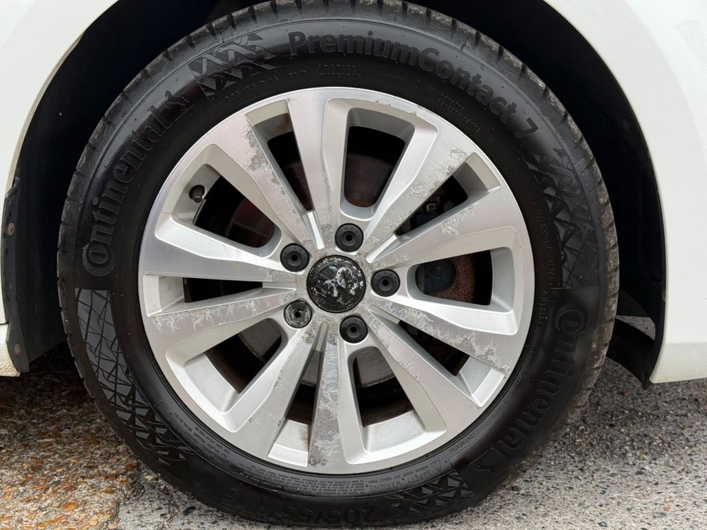 Used Volkswagen Golf 2013 for sale - 77199999: Photo 25