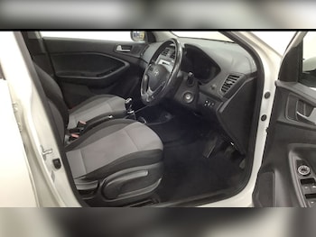 Used Hyundai i20 2016 for sale - 76496453: Photo