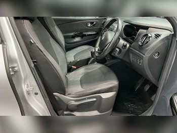 Used Renault Captur 2016 for sale - 77880308: Photo