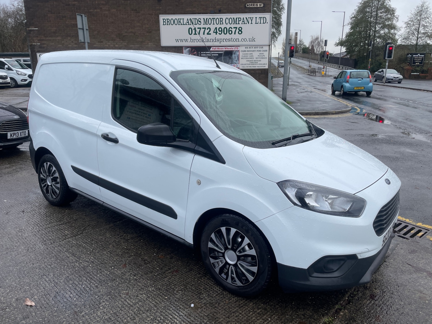 Used Ford Transit Courier 2020 for sale - 76818046: Photo 2