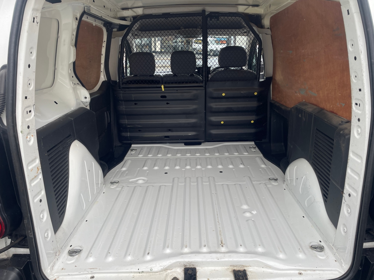 Used Peugeot Partner 2015 for sale - 76412284: Photo 20