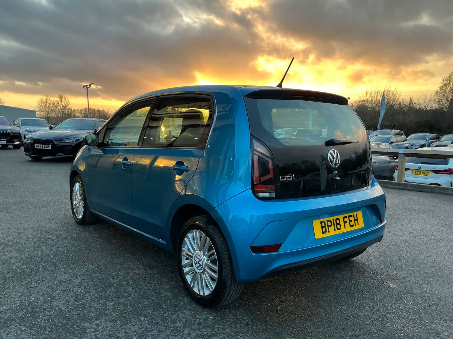 Used Volkswagen up! 2018 for sale - 76897109: Photo 2