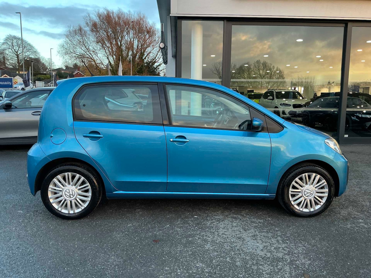 Used Volkswagen up! 2018 for sale - 76897109: Photo 3