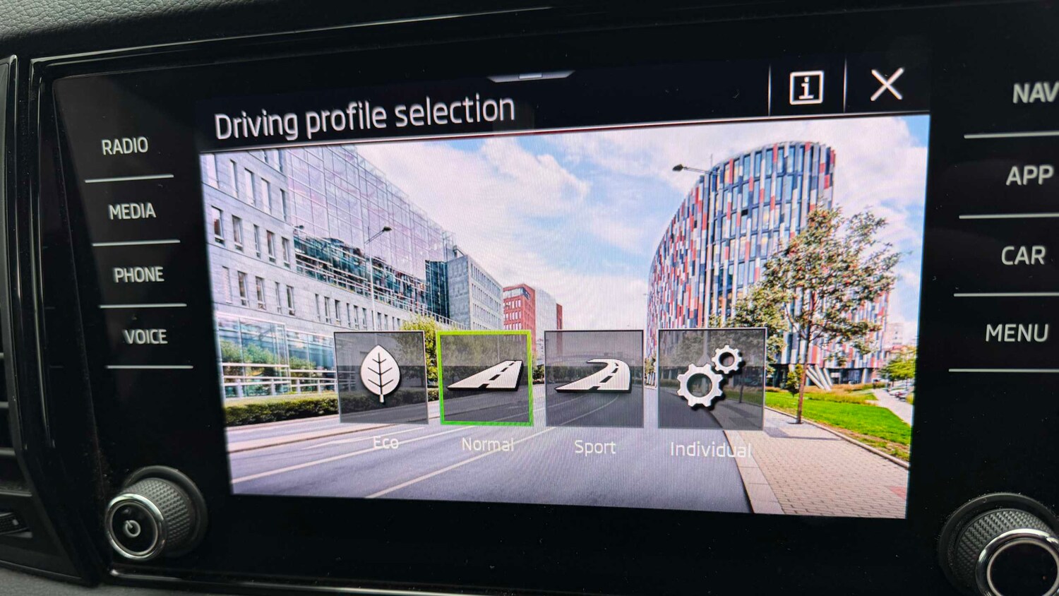 Used Skoda Karoq 2023 for sale - 77858526: Photo 30