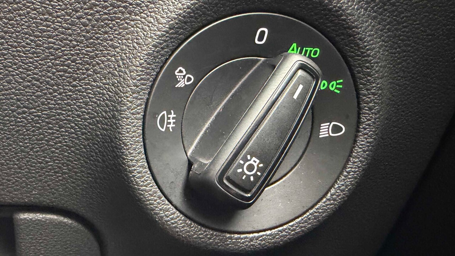 Used Skoda Karoq 2023 for sale - 77858526: Photo 31