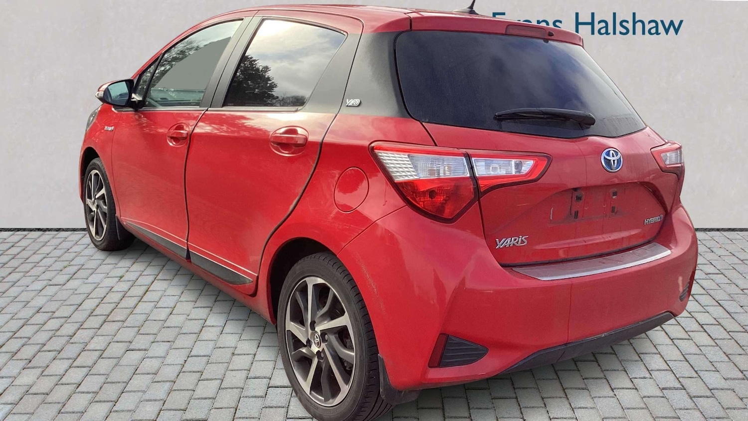 Used Toyota Yaris for sale - 77856993: Photo 2
