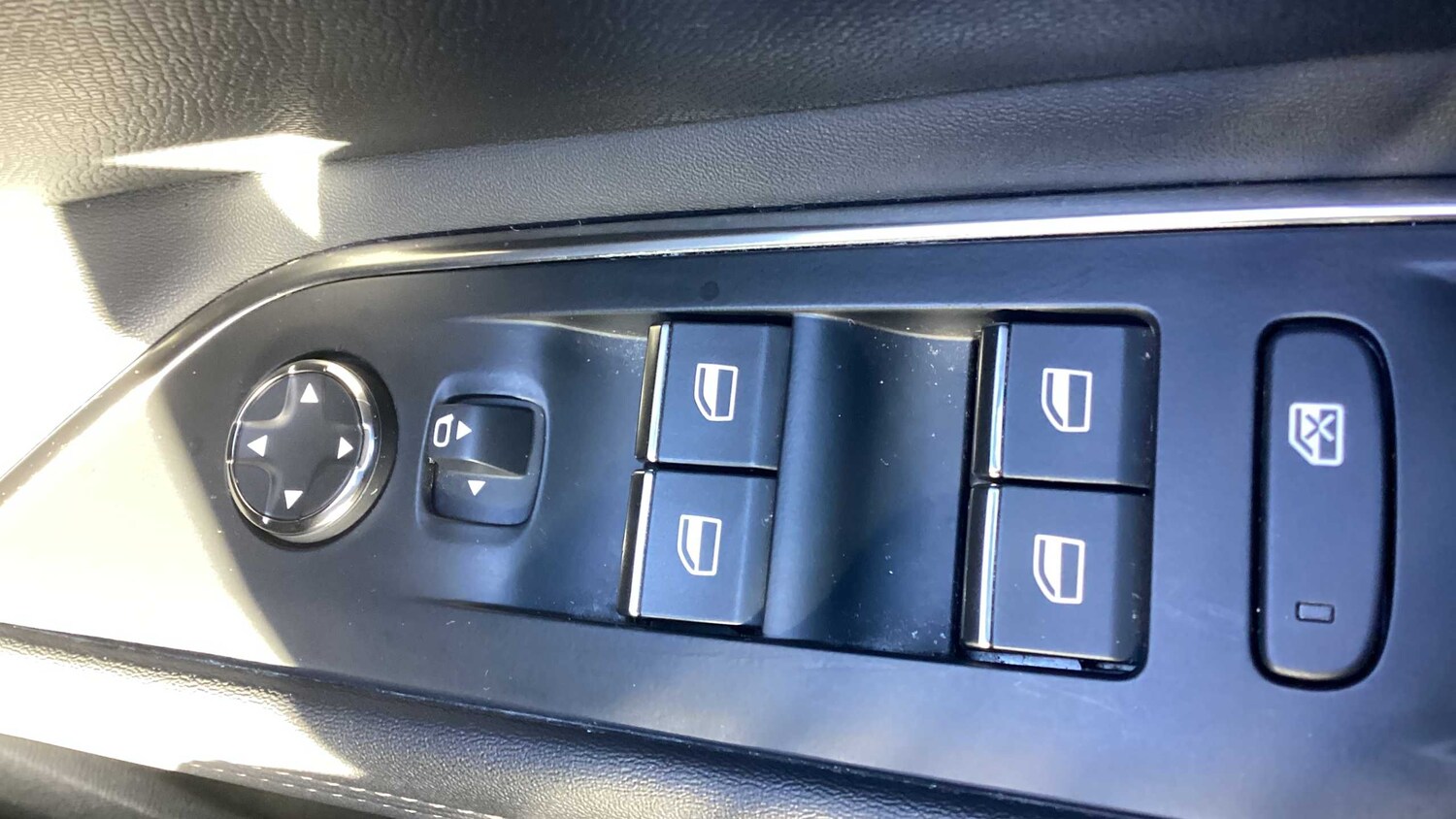 Used Peugeot 3008 2023 for sale - 77858898: Photo 30