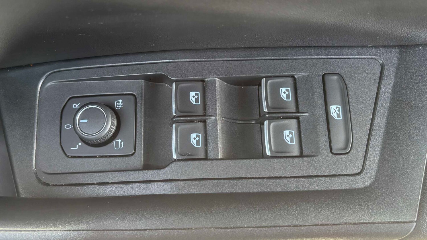 Used Volkswagen T-Roc for sale - 77861389: Photo 10