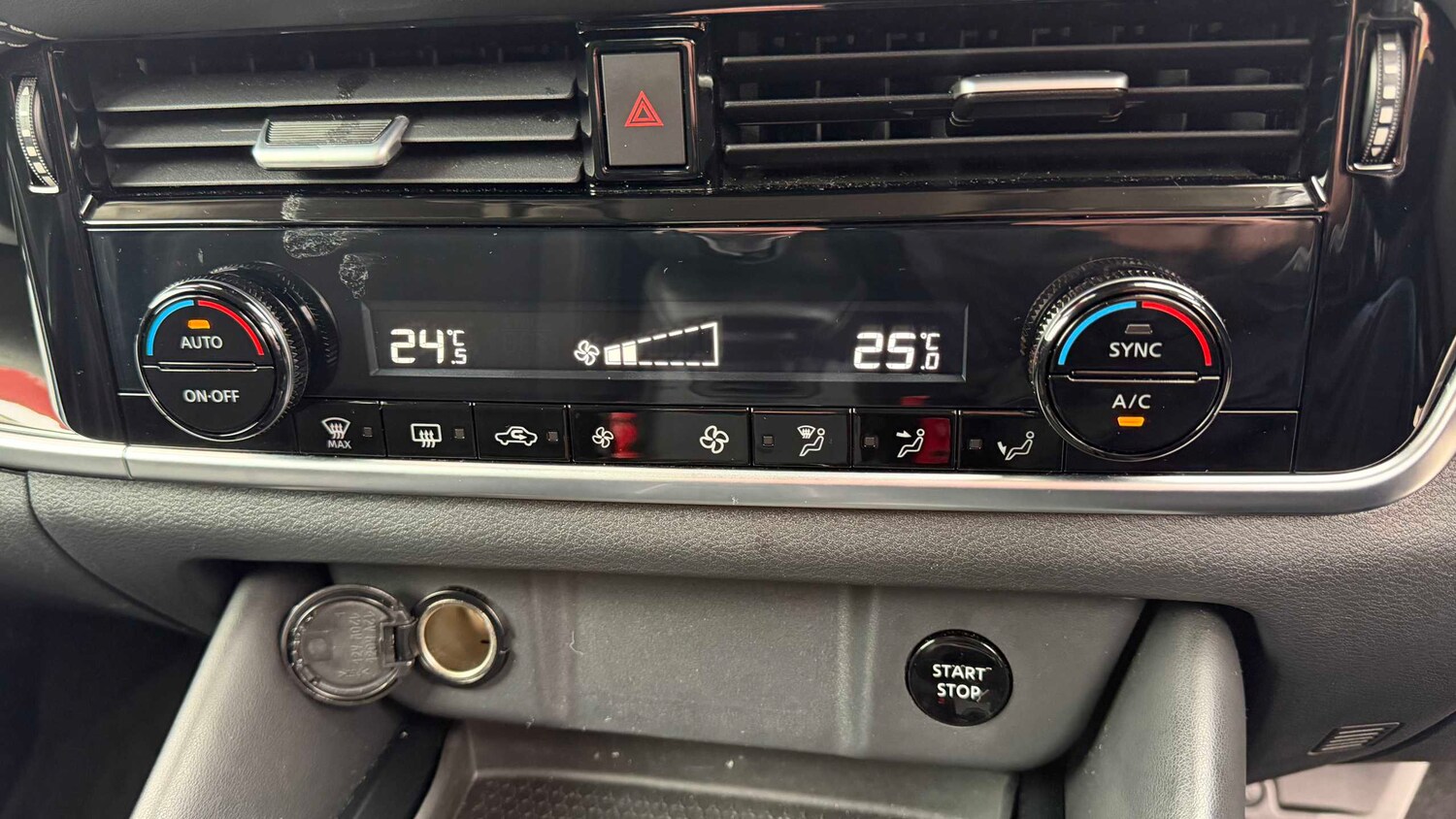 Used Nissan Qashqai for sale - 77859910: Photo 31