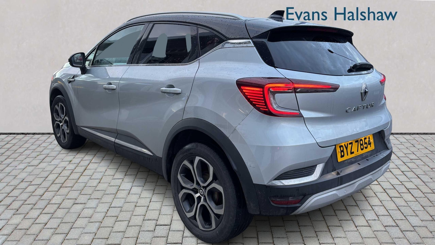 Used Renault Captur for sale - 77860297: Photo 2