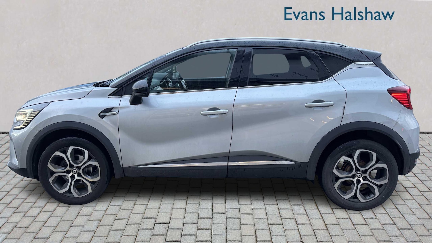 Used Renault Captur for sale - 77860297: Photo 3