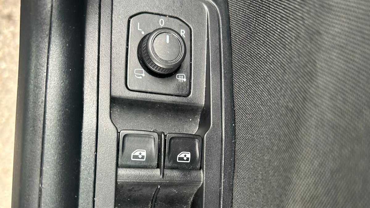 Used Volkswagen T-Roc for sale - 77860068: Photo 17