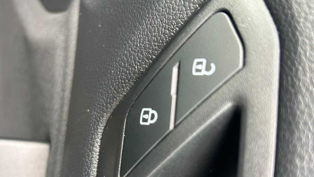 Used Volkswagen T-Roc for sale - 77860068: Photo 18