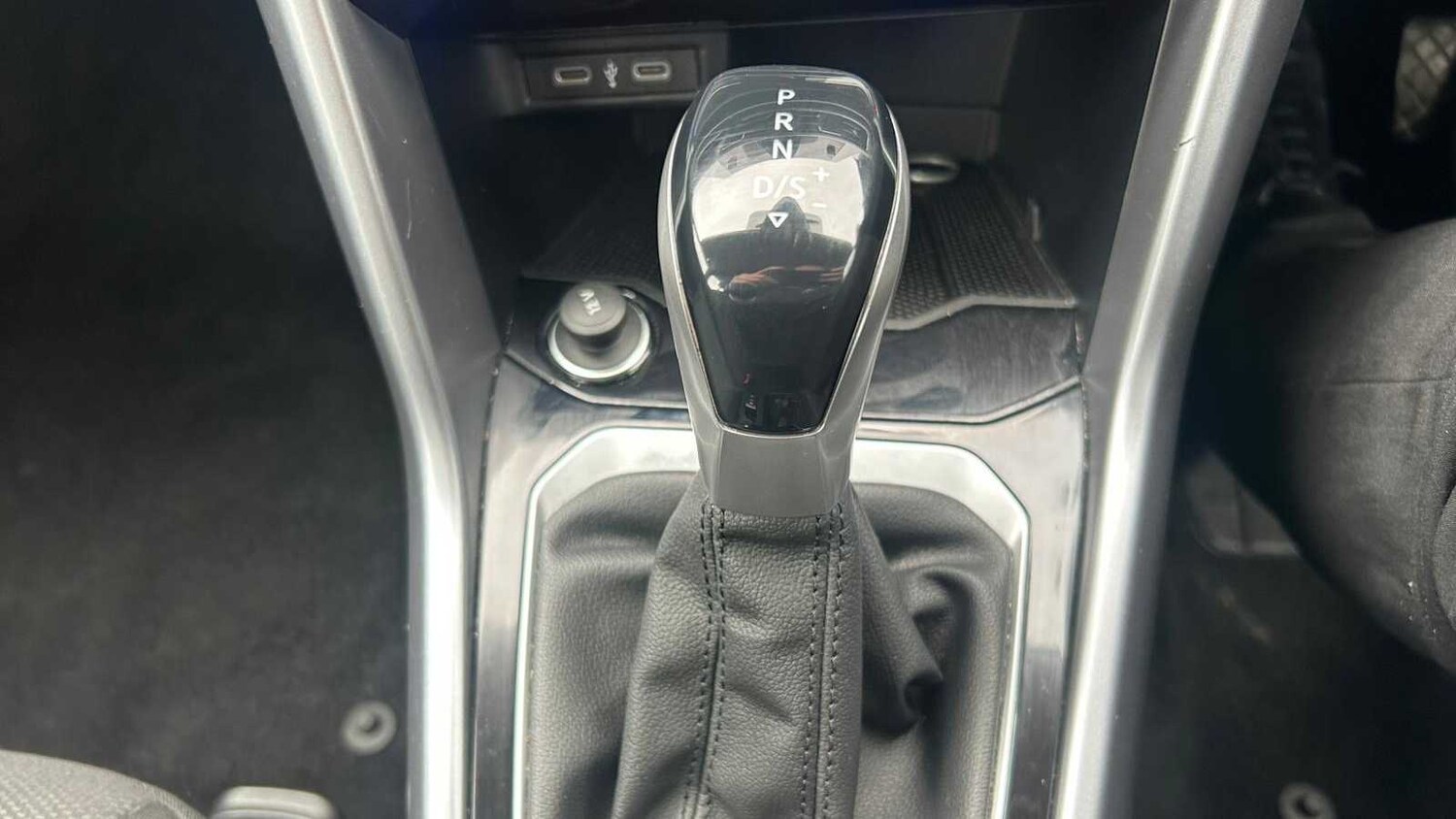 Used Volkswagen T-Roc for sale - 77860068: Photo 24