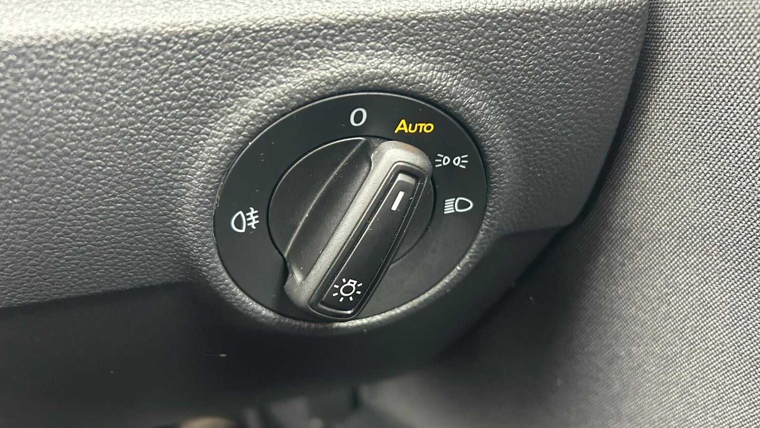 Used Volkswagen T-Roc for sale - 77860068: Photo 8