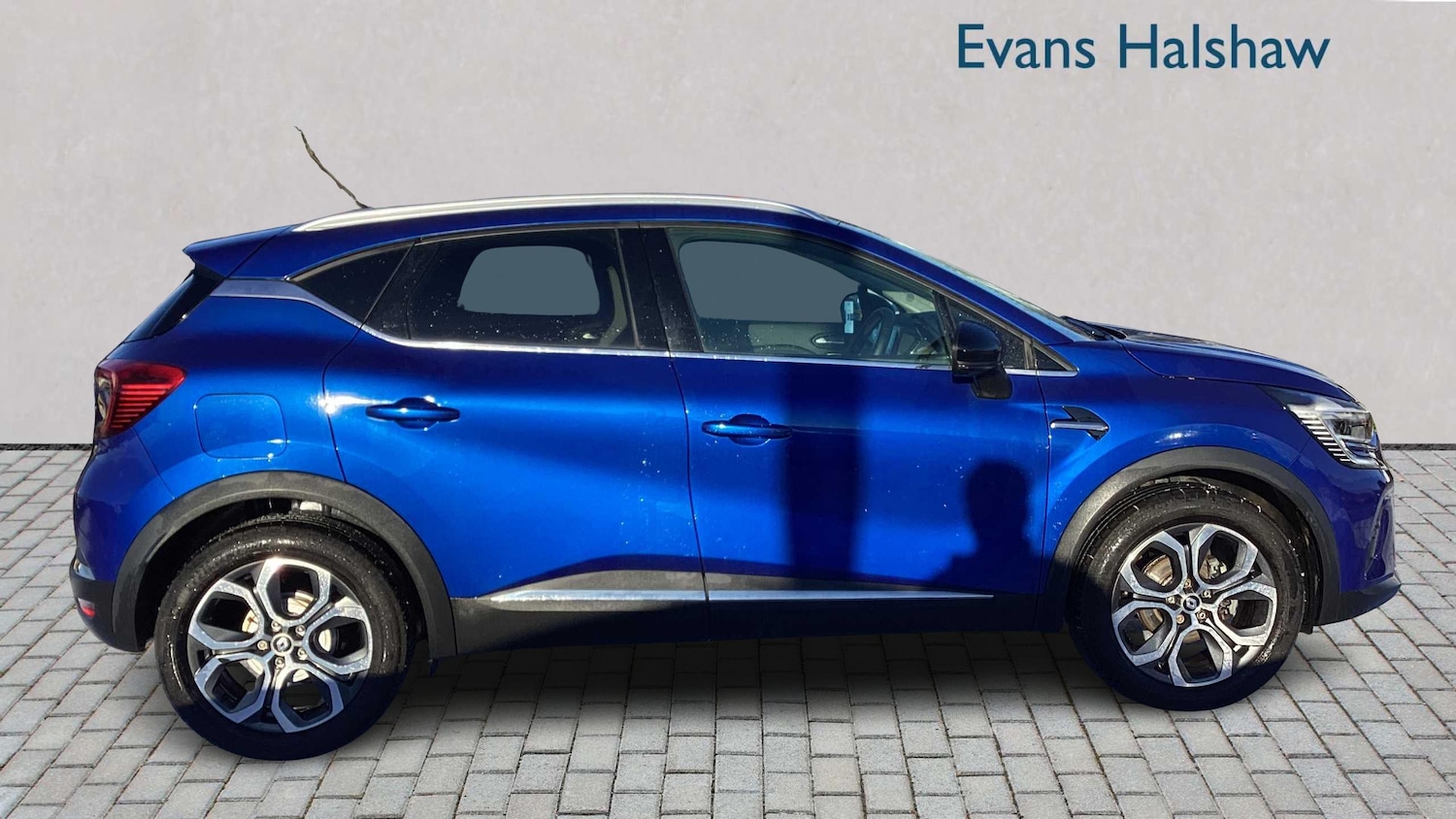 Used Renault Captur 2022 for sale - 77861251: Photo 2