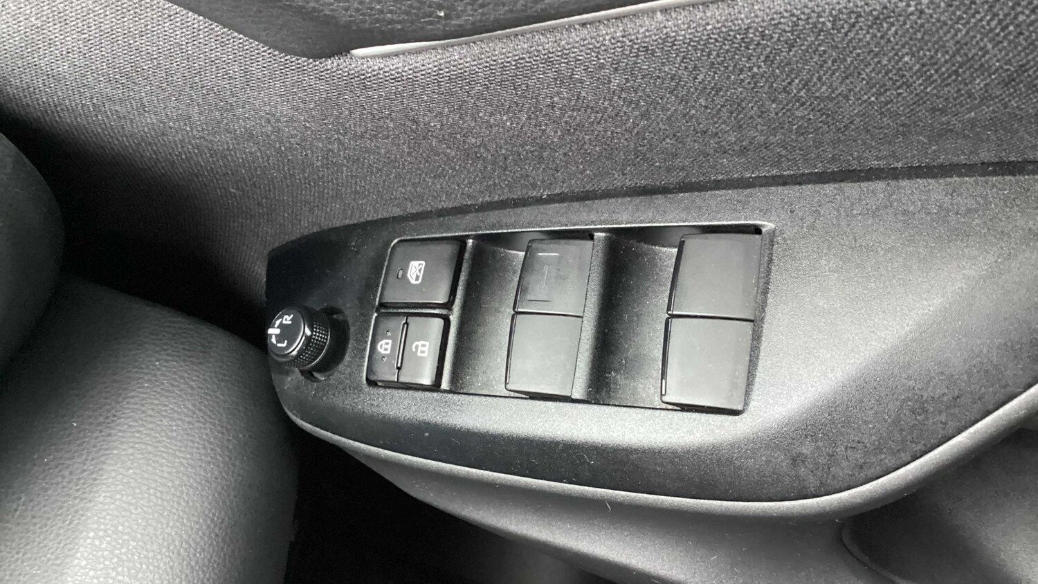 Used Toyota Yaris for sale - 77857441: Photo 25