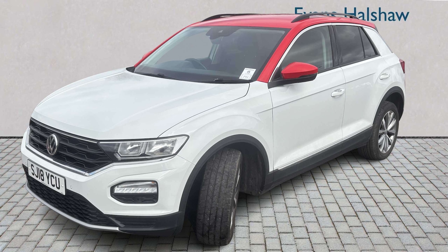 Used Volkswagen T-Roc 2018 for sale - 77861339: Photo 2