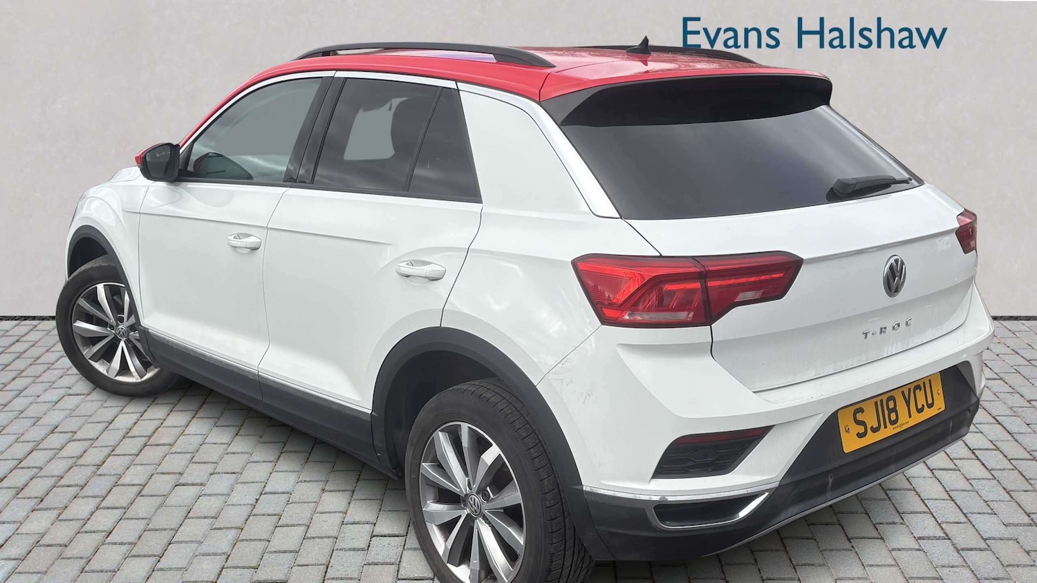 Used Volkswagen T-Roc 2018 for sale - 77861339: Photo 3