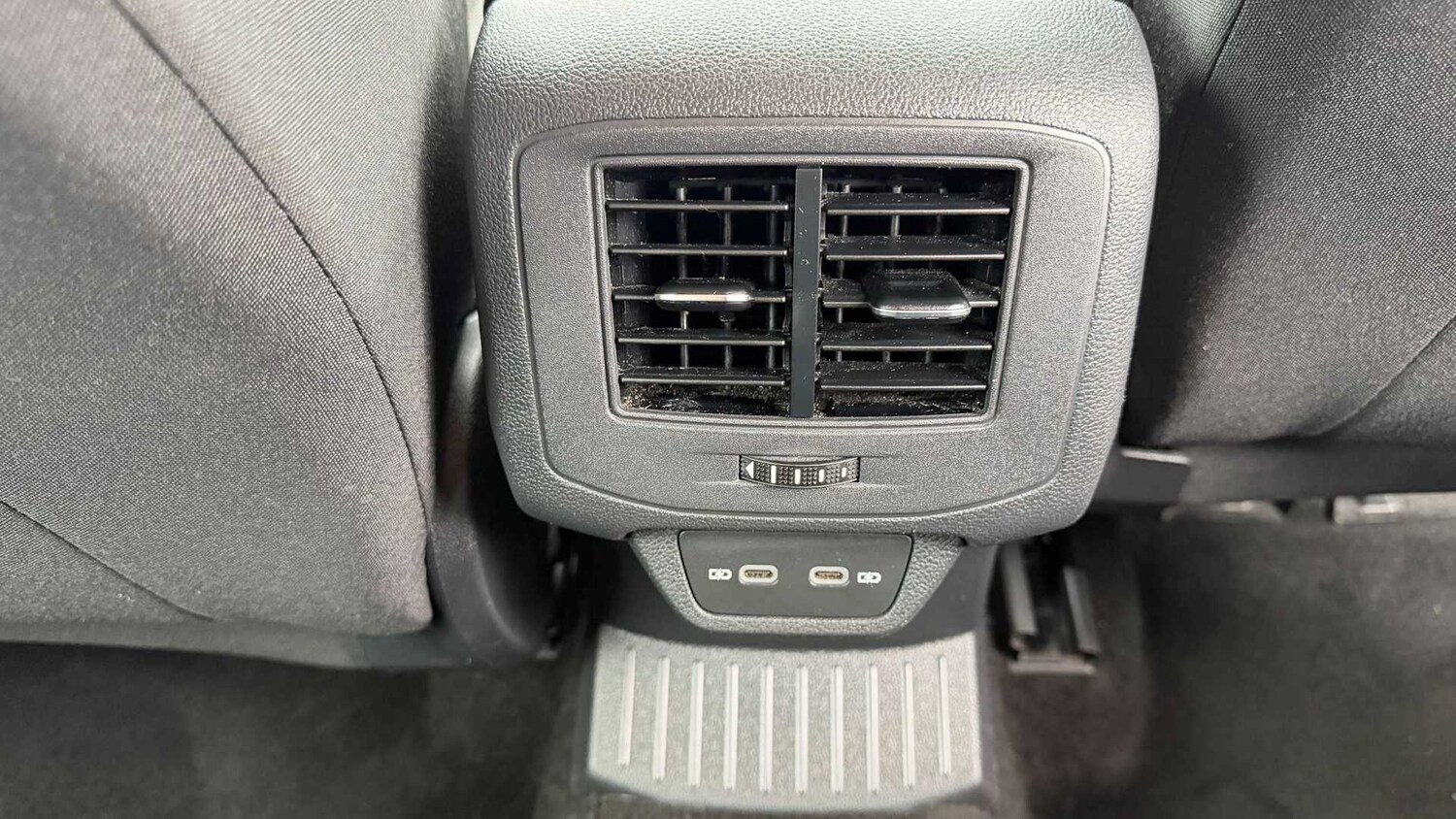 Used Volkswagen T-Roc for sale - 77860587: Photo 10