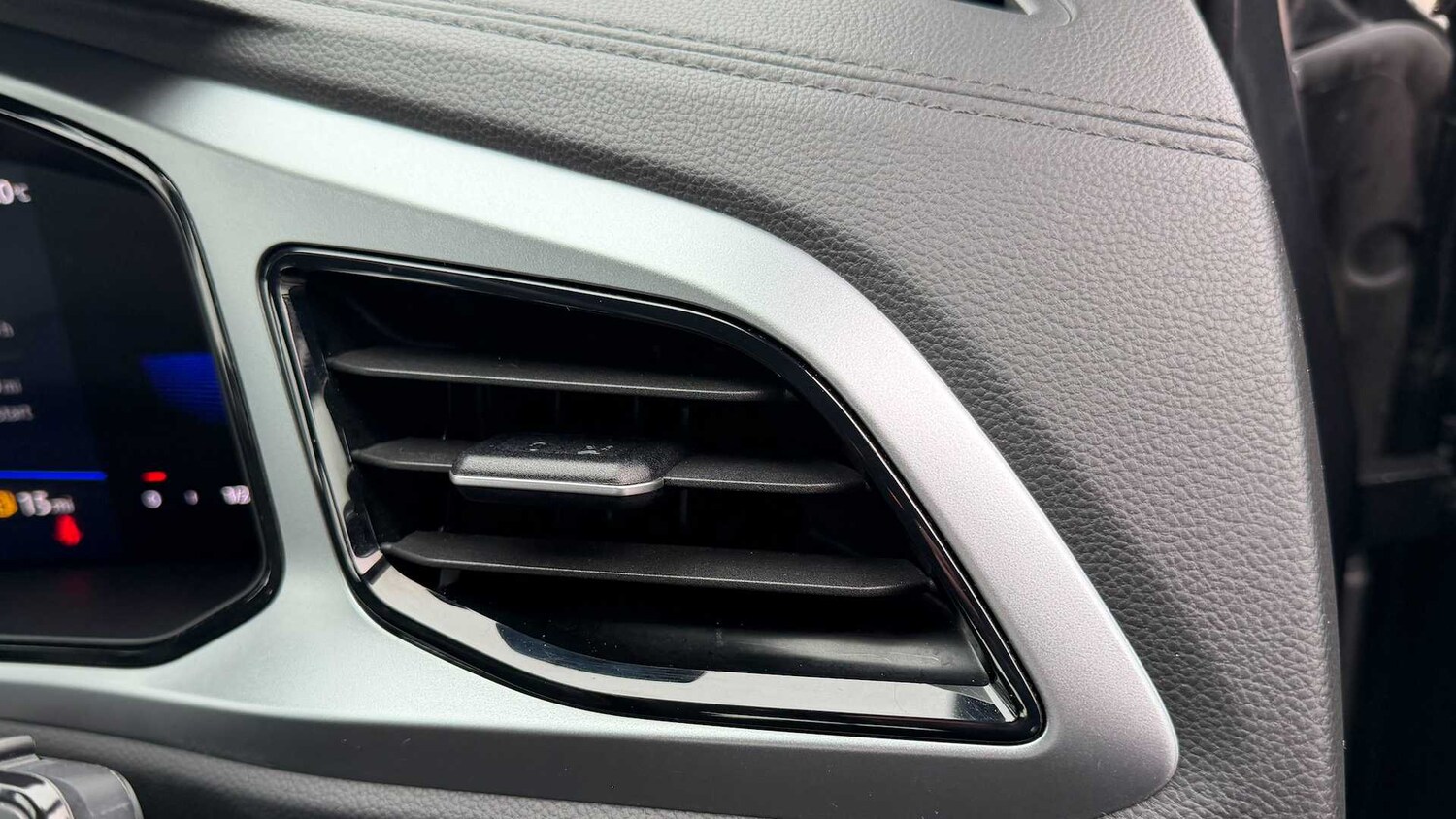 Used Volkswagen T-Roc for sale - 77860587: Photo 21