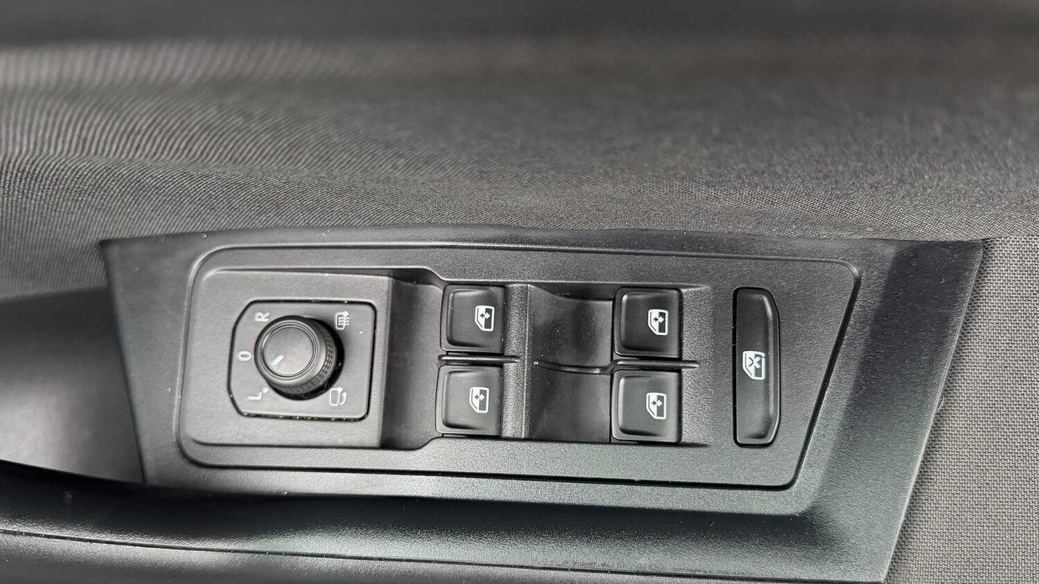 Used Volkswagen T-Roc for sale - 77860587: Photo 9