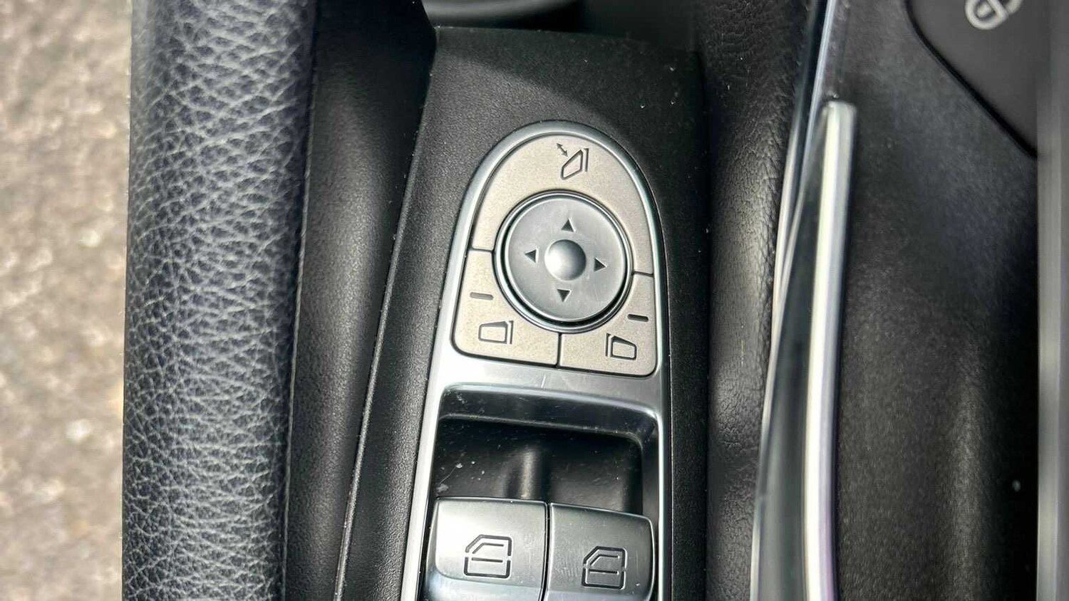 Used Mercedes-Benz E Class for sale - 77860845: Photo 9