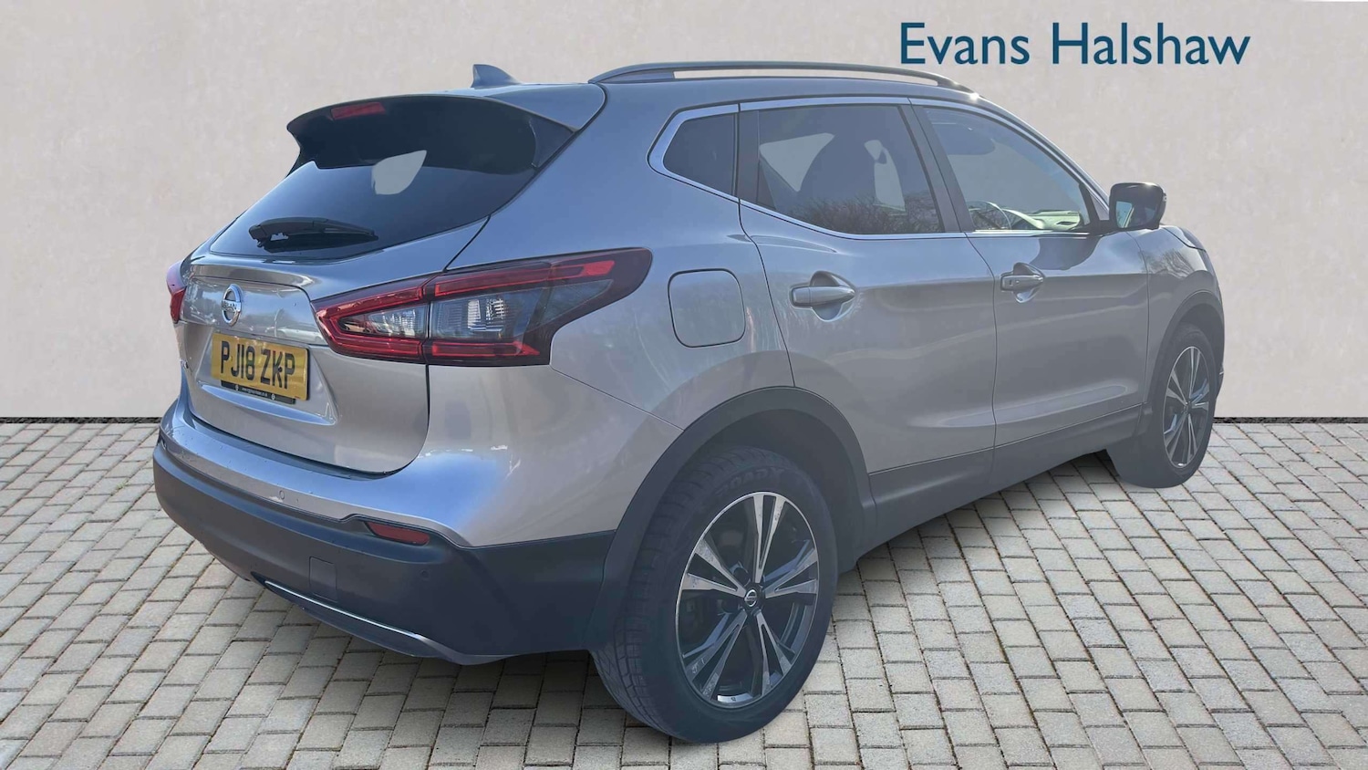 Used Nissan Qashqai 2018 for sale - 77942868: Photo 2