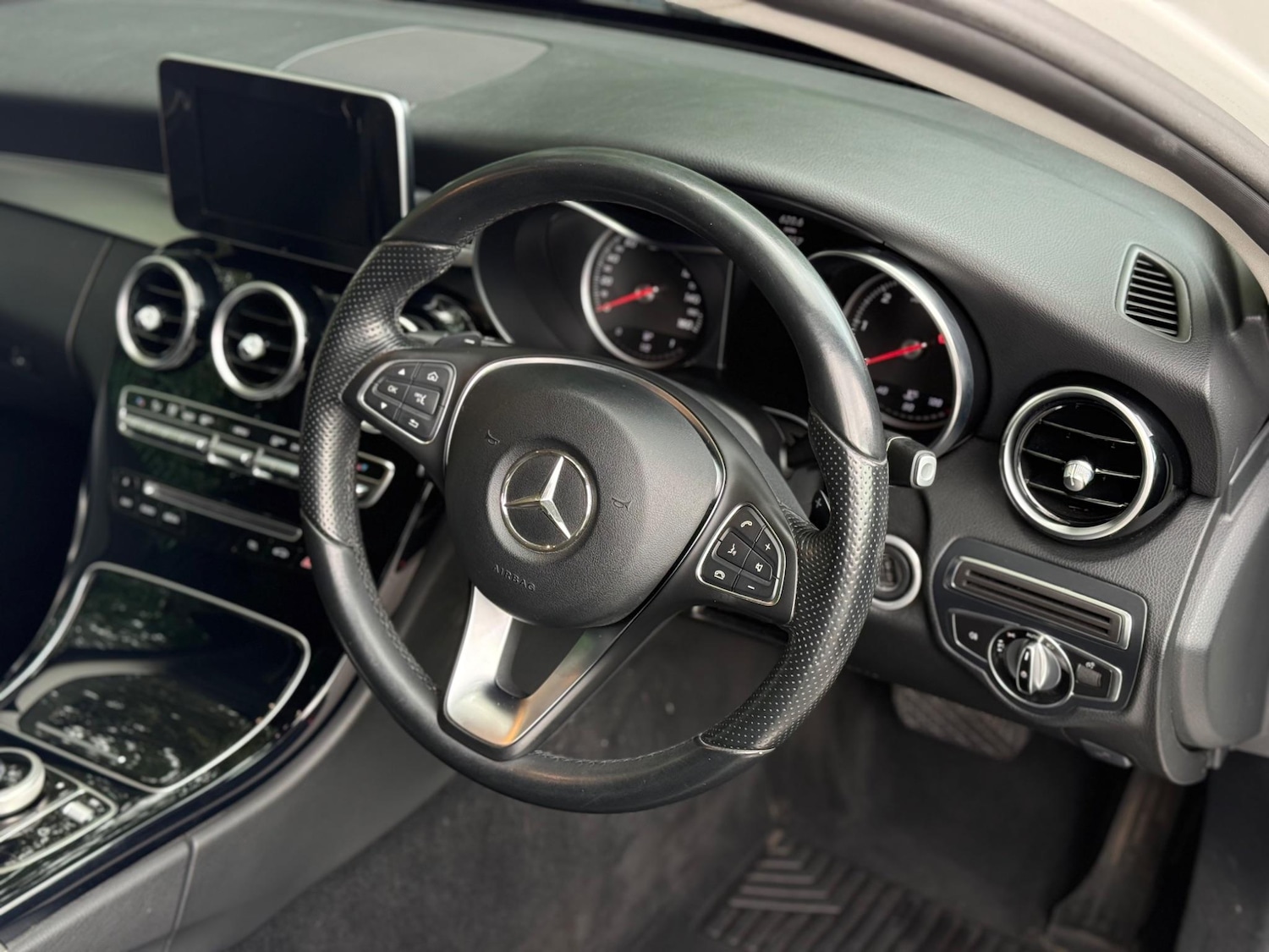 Used Mercedes-Benz C Class 2015 for sale - 76538506: Photo 28