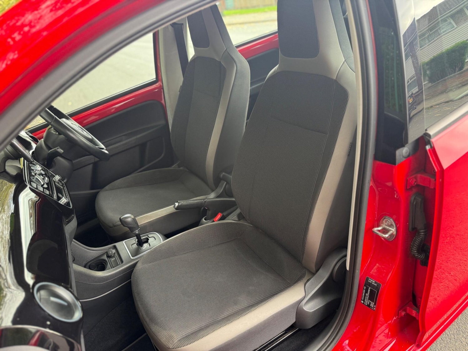 Used Volkswagen up! 2014 for sale - 76360686: Photo 31
