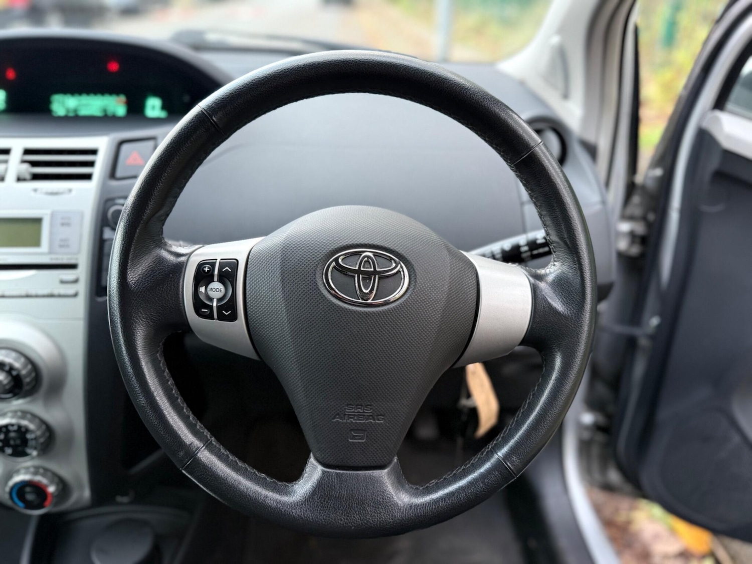 Used Toyota Yaris 2006 for sale - 76592803: Photo 26