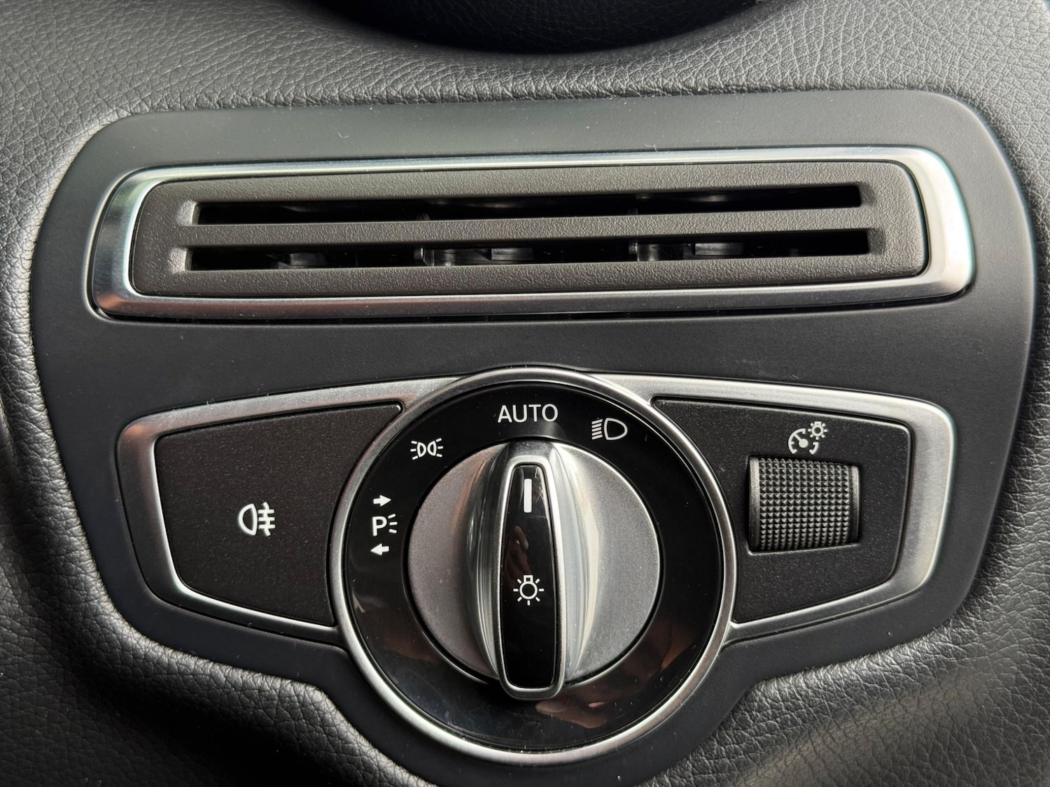 Used Mercedes-Benz C Class 2015 for sale - 76360231: Photo 31