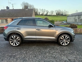 Used Volkswagen T-Roc 2019 for sale - 76753550: Photo