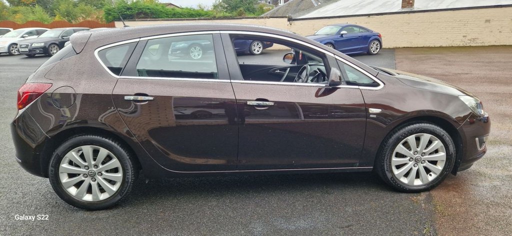 Used Vauxhall Astra 2013 for sale - 76162779: Photo 2