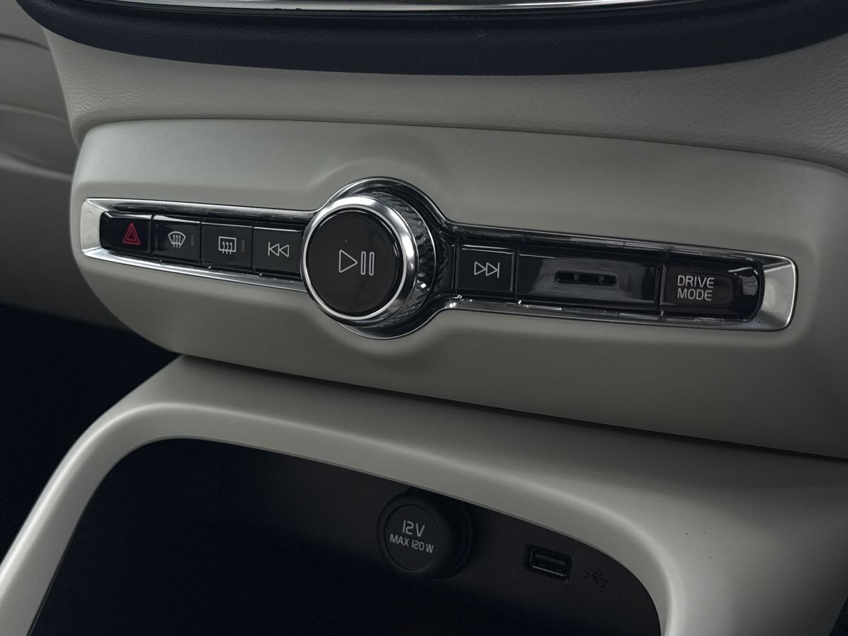 Used Volvo XC40 2022 for sale - 76669302: Photo 46